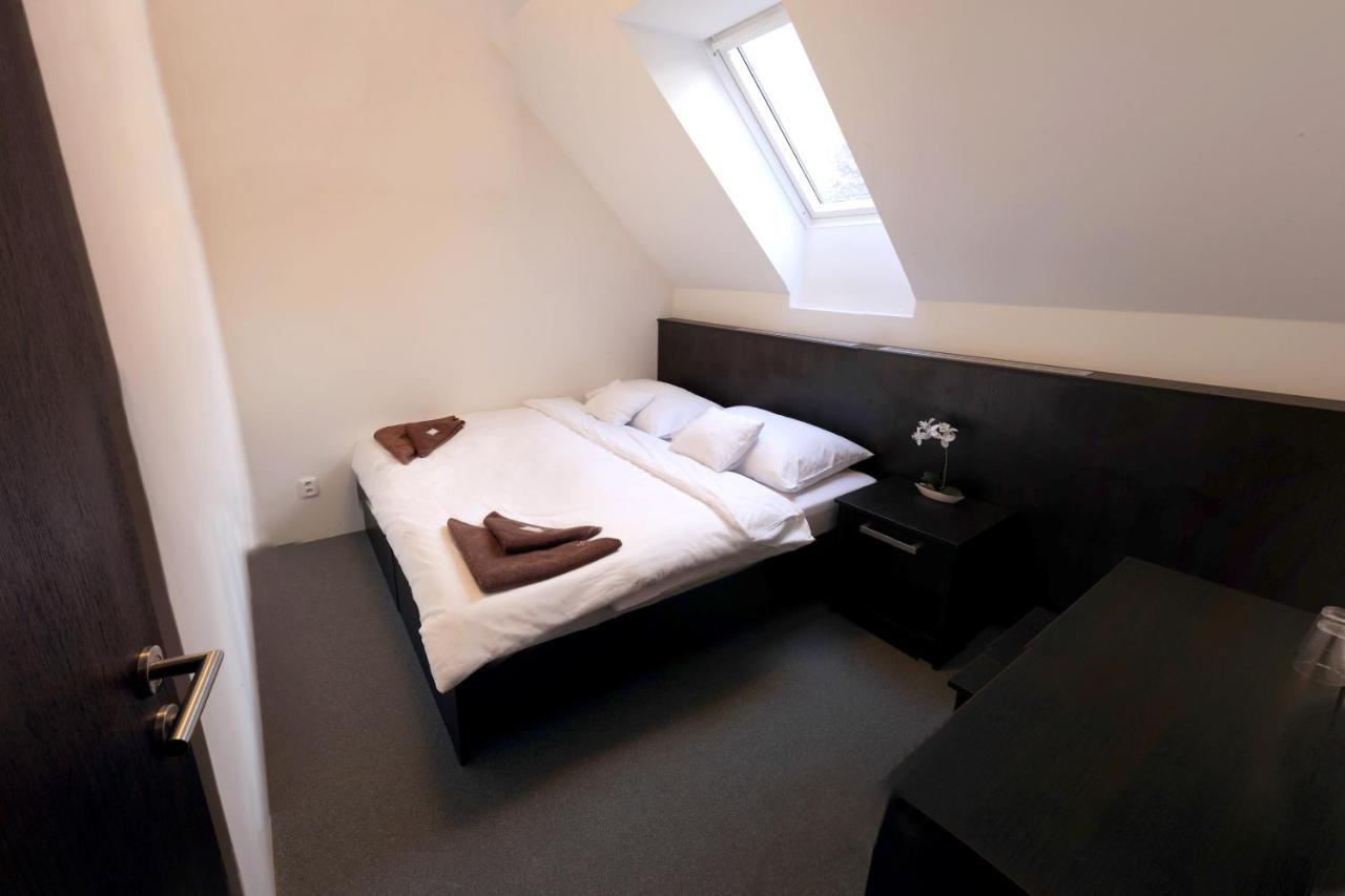 Stirinska Stodola U Prahy Hotell Kamenice Exteriör bild