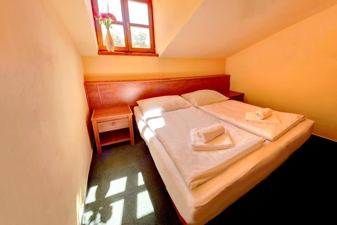 Stirinska Stodola U Prahy Hotell Kamenice Exteriör bild